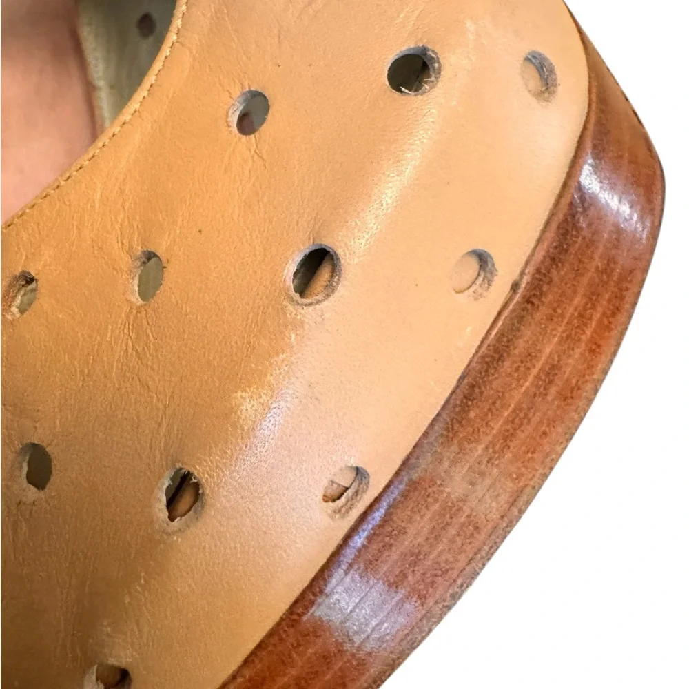 Stuart Weitzman Tan Leather Cutout Platform Heels Peep Toe Women’s Size 9 in EUC